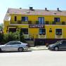 House view, © © GH Prinz Eugen Yellow building with the inscription 'Gasthof', two parked cars in front of it.