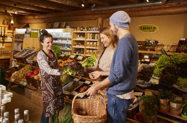 Nakupovanie vo farmárskych obchodoch na Moravskom poli priamo z dvora, © Weinviertel Tourismus / Liebert Nakupovanie vo farmárskych obchodoch na Moravskom poli priamo z dvora, © Weinviertel Tourismus / Liebert