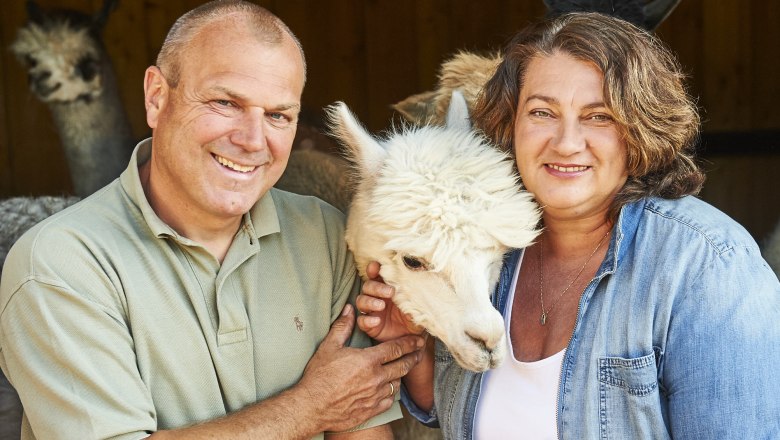 Doris and Michael Weyrer, Marchfeldm&uuml;hle alpaca experience, &copy; Alpakaerlebnis Marchfeldm&uuml;hle