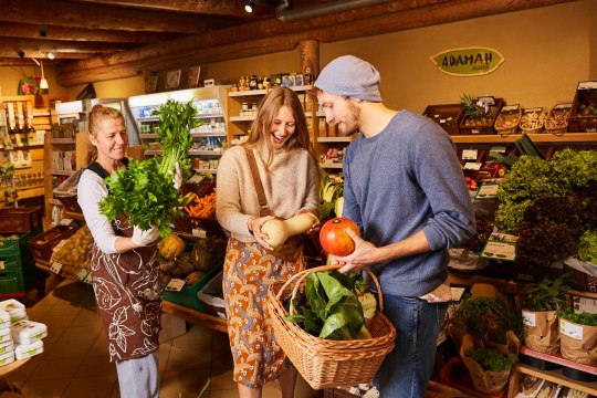 fresh produce to the farm shops, other shops &amp; markets., © Weinviertel Tourismus / Liebert