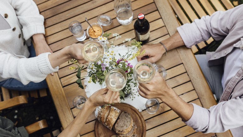 Weine verkosten, © Weinviertel Tourismus GmbH / Sophie Menegaldo