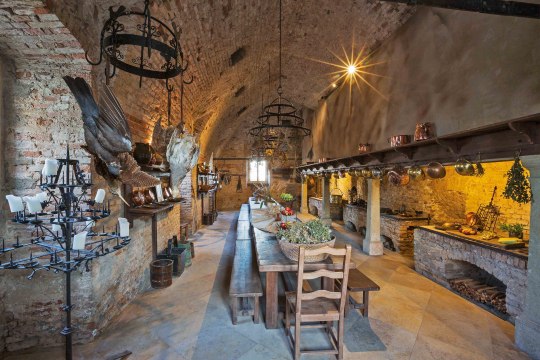 a kuchyňa z diviny sprostredkuje barokovú pohodu., © SKB / Lois Lammerhuber