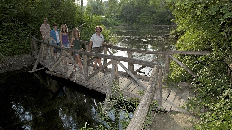 Stipfelpfad and rope bridge on the castle island, &copy; Kovacs