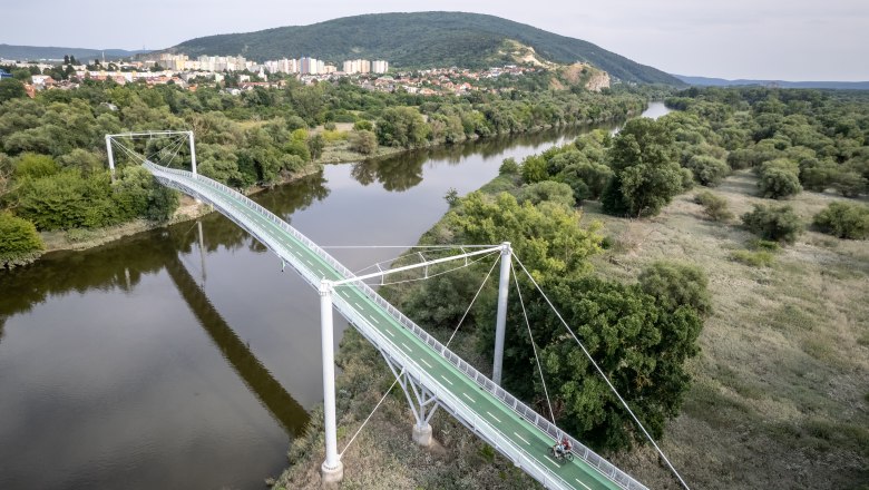 Die Brücke der Freiheit verbindet das Marchfeld mit der Slowakei, © Weinviertel Tourismus / Erwin Haiden